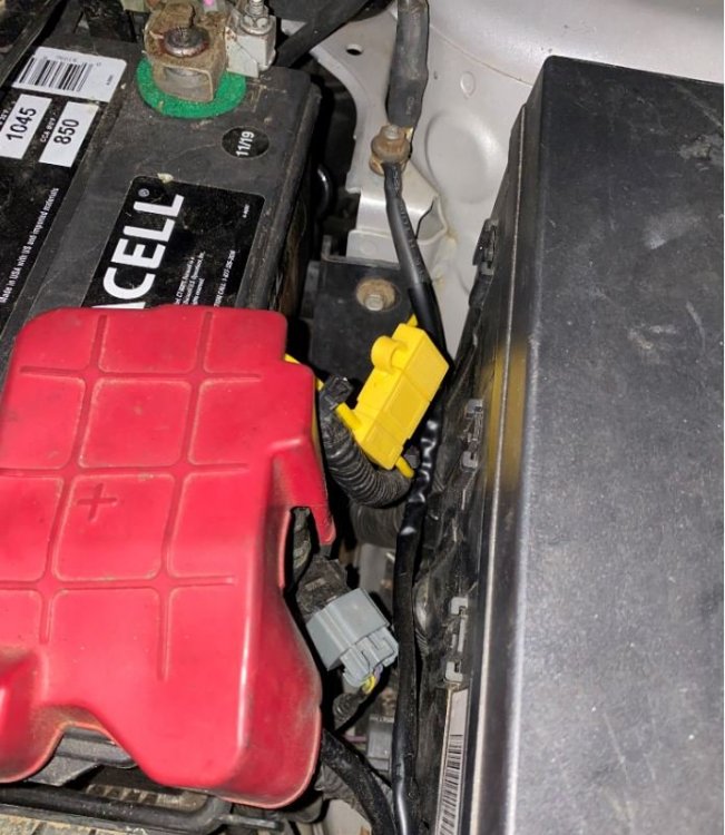 Aux Fuse Battery Connection - snip.JPG
