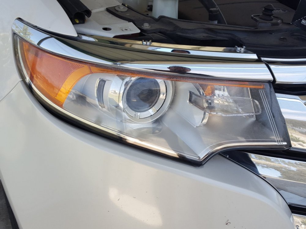 headlight before polishing (2).jpg